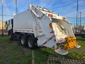 CAMION COMPACTADOR DE BASURA